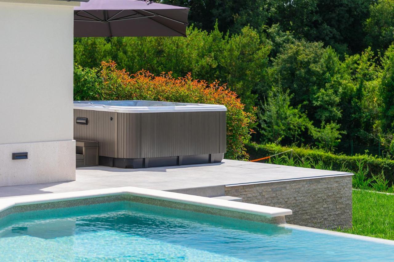 Villa Cascada Muntic ภายนอก รูปภาพ